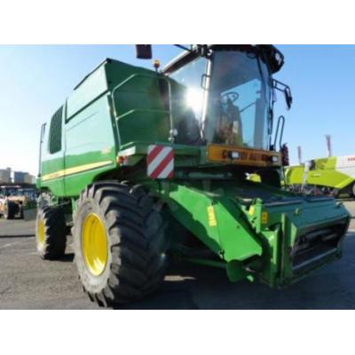 John Deere
                     T660