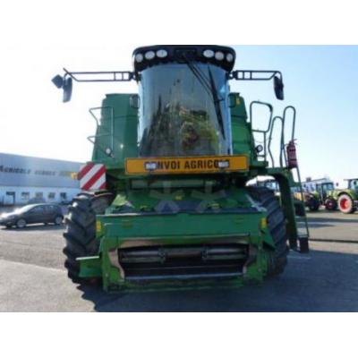 John Deere
                     T660