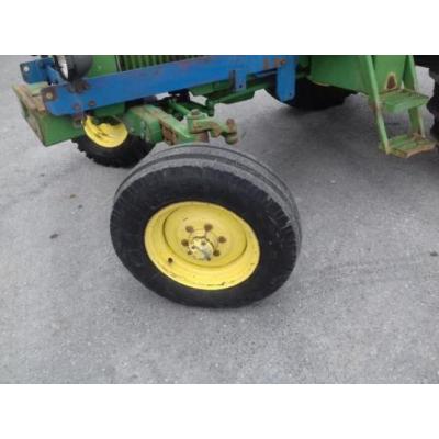 John Deere 2130