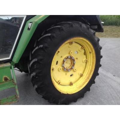 John Deere 2130