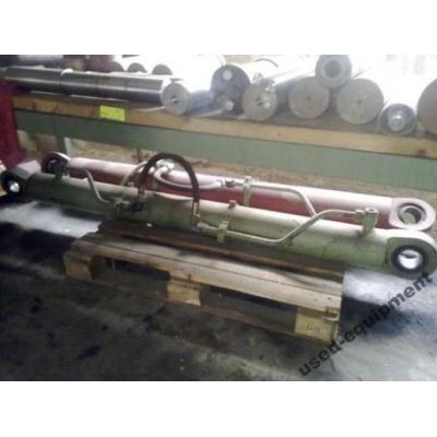 Hydraulic cylinders 2 pieces the length of 200 cm.