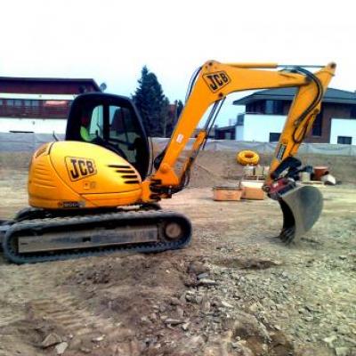 Minikoparka JCB 8080