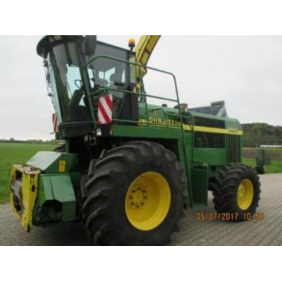 John Deere 6950