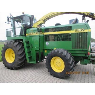 John Deere 6950