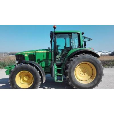 John Deere 6820