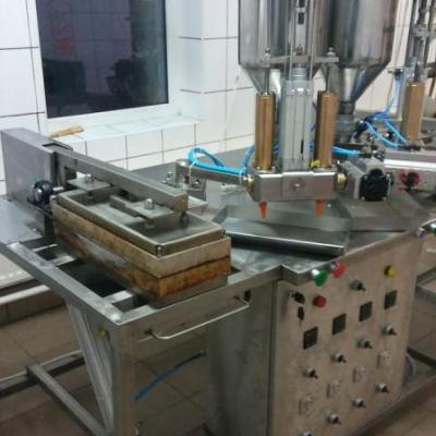 machine for the production of rolled wafers