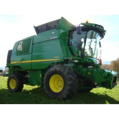 John Deere
                     T 560