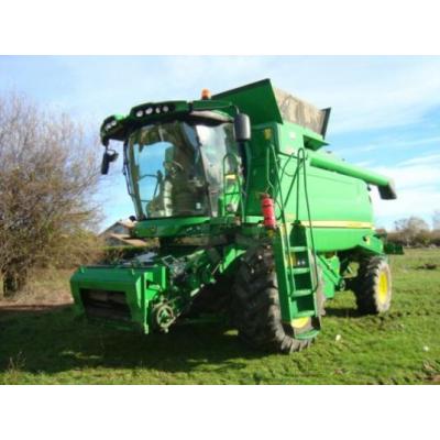 John Deere
                     T 560