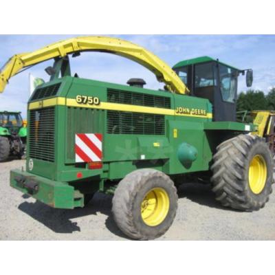 John Deere
                     6750