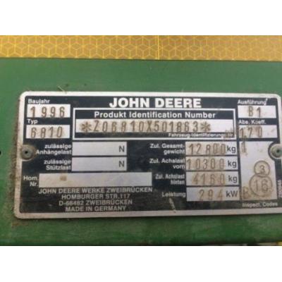 John Deere 6810