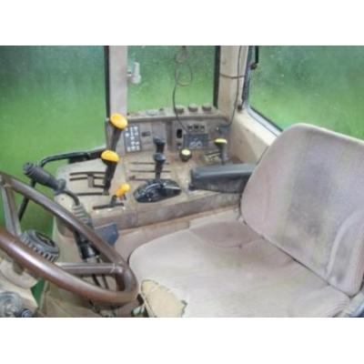 John Deere
                     6210