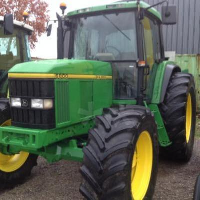 John Deere
                     TRACTEUR