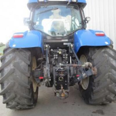 New Holland
                     T 7050