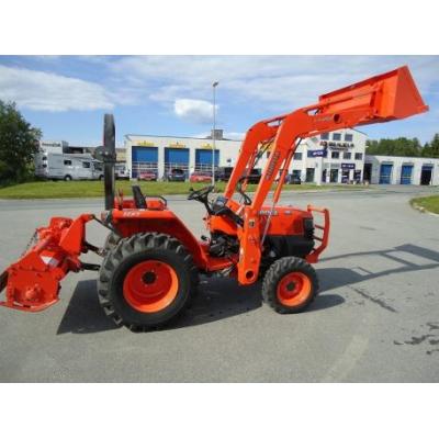 Kubota BL34 2007 z ładowaczem