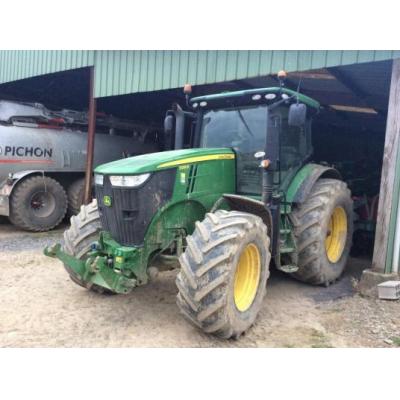 John Deere 7215R