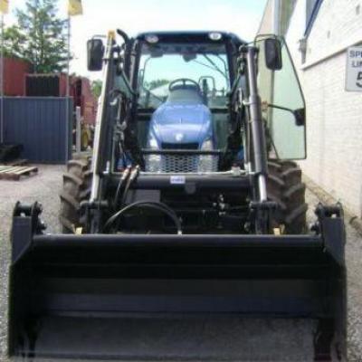 9500€ . . 2006 New Holland T5050
