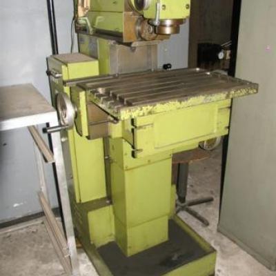 Frezarka uniwersalna narzedziowa FUS-22 r