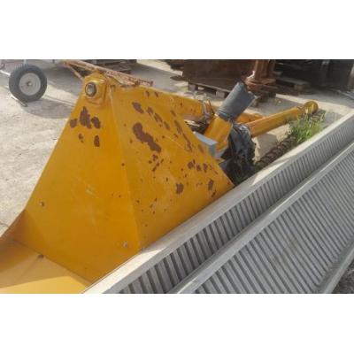 Hopper with cochlea for concrete powder transport