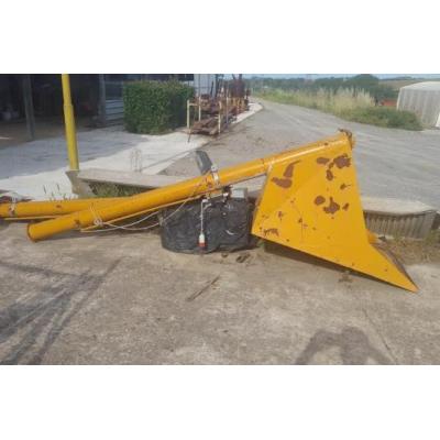 Hopper with cochlea for concrete powder transport