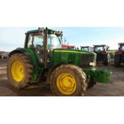 John Deere 6820