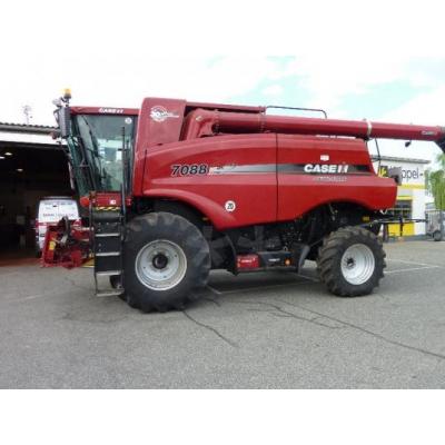 Case IH 7088 AF mit Vario-Schneidwerk