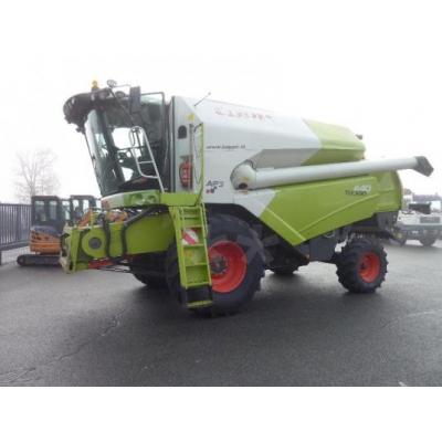 Claas Tucano 440 mit Schneidwerk