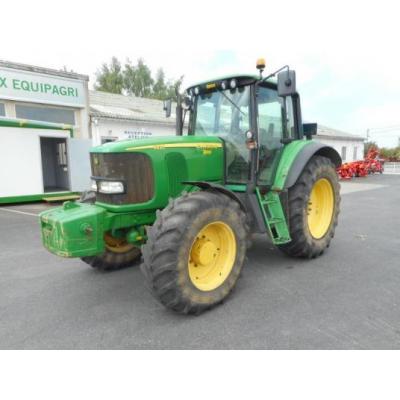 John Deere
                     6820