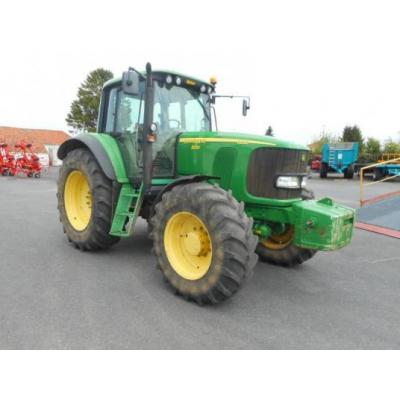 John Deere
                     6820