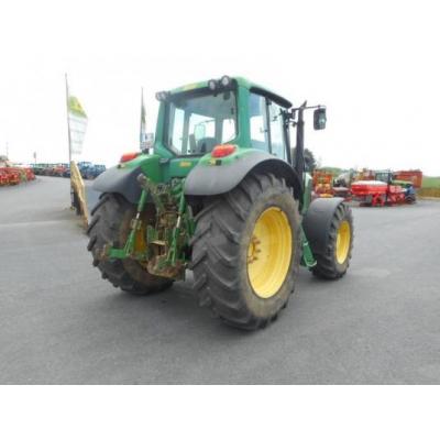 John Deere
                     6820