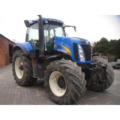 New Holland
                     T8040