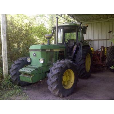 John Deere
                     3640