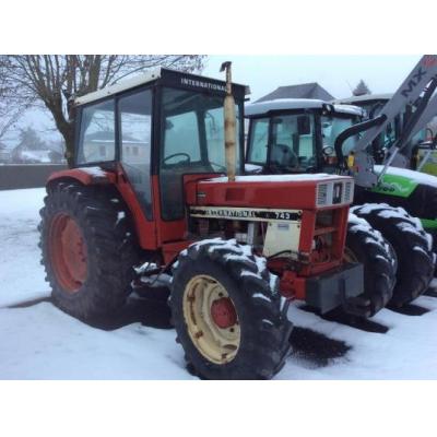 Case IH
                     743