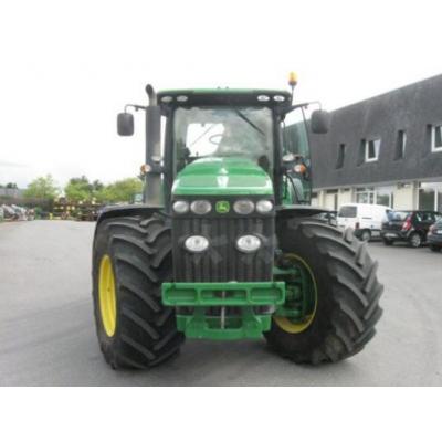 John Deere
                     8320 R