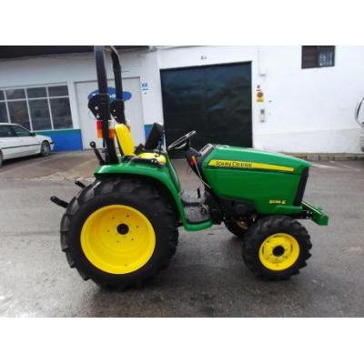traktor John Deere 3036E