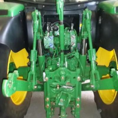 traktor John Deere 6125R