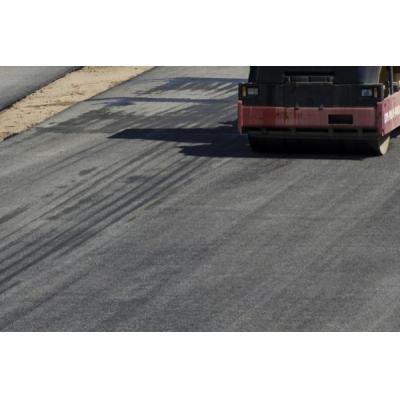 Polscy producenci materiałów drogowych opracowali nowoczesną metodę produkcji asfaltu o ulepszonych właściwościach użytkowych z zastosowaniem gumy pochodzącej ze zużytych opon samochodowych - podało Polskie Stowarzyszenie Wykonawców Nawierzchni Asfaltowyc