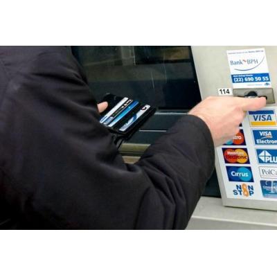 Niemcy: pluskwa roku 2010 zablokowała 20 mln kart bankowych